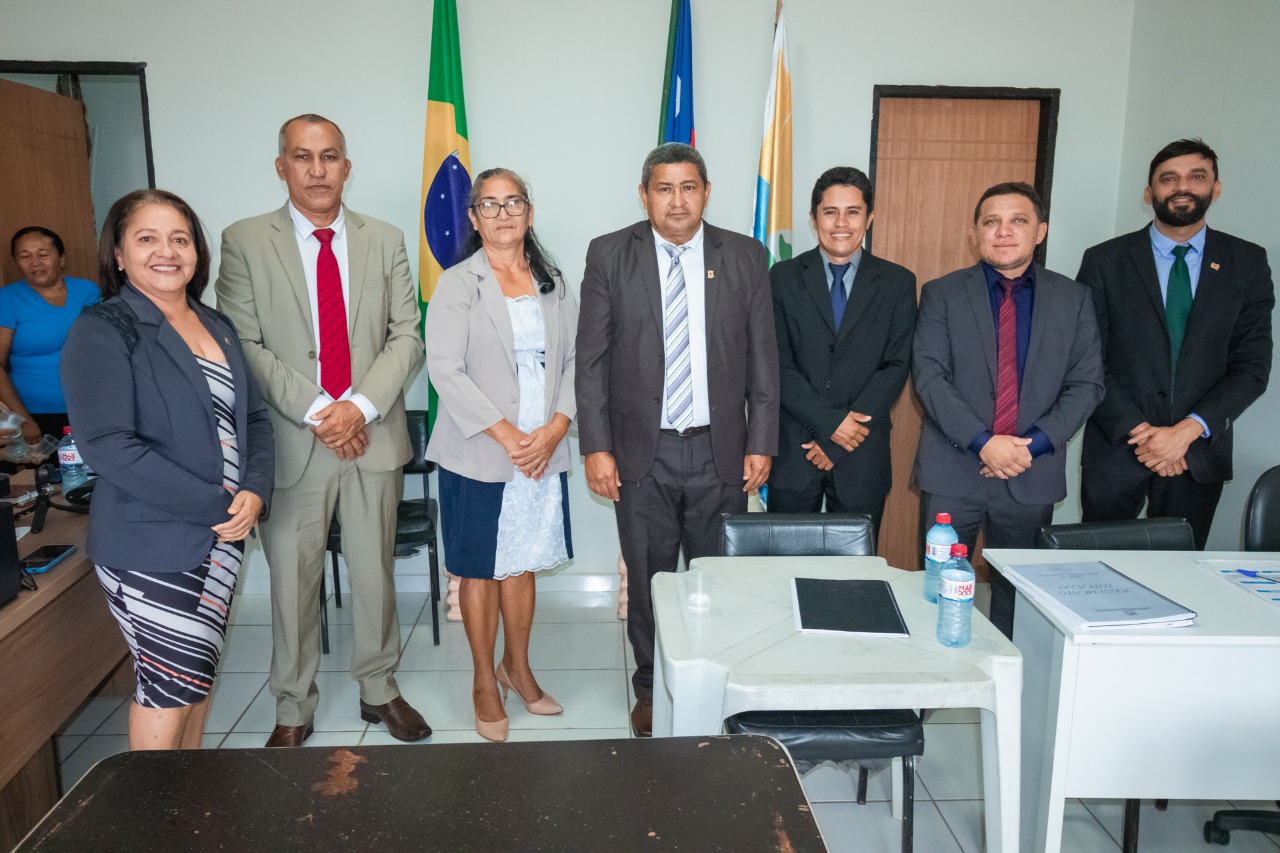 A Câmara Municipal de Mata Roma – Ma realizou a 45ª (quadragésima quinta) sessão ordinária nessa segunda feira 05 setembro de 2022 sob a presidência do vereador Fernando Antônio Alves Nascimento.